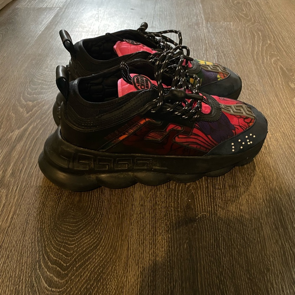 Versace chain reacts